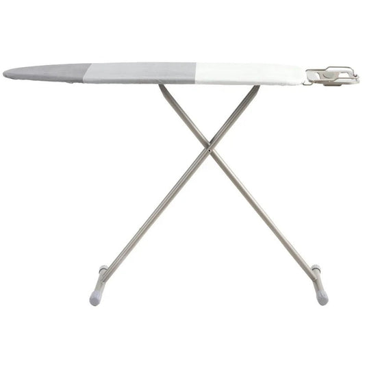 Mesa de planchar Kleine con base gris, resistente y funcional.